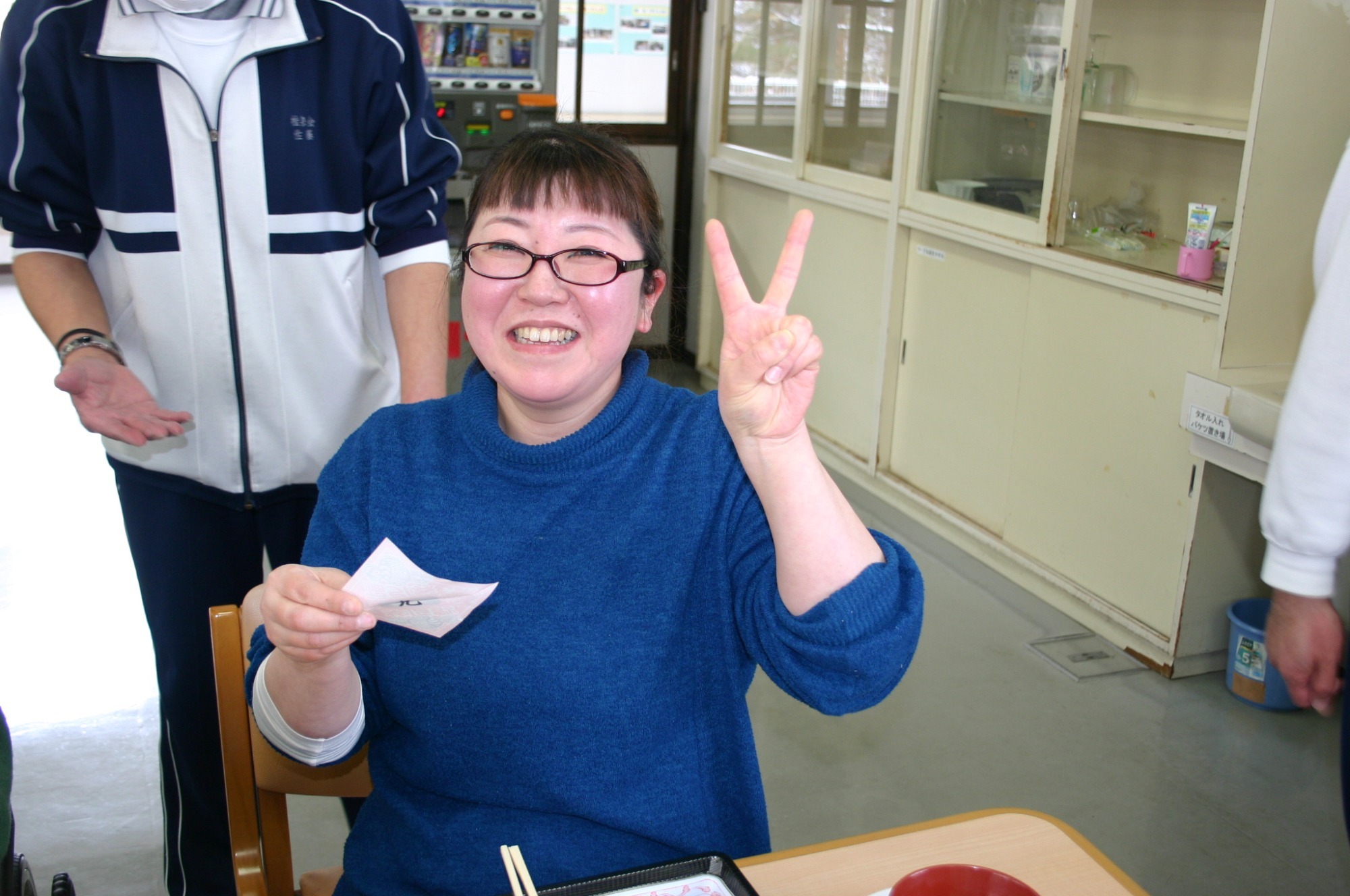写真：中庭に菜園作り（R2.5.29）