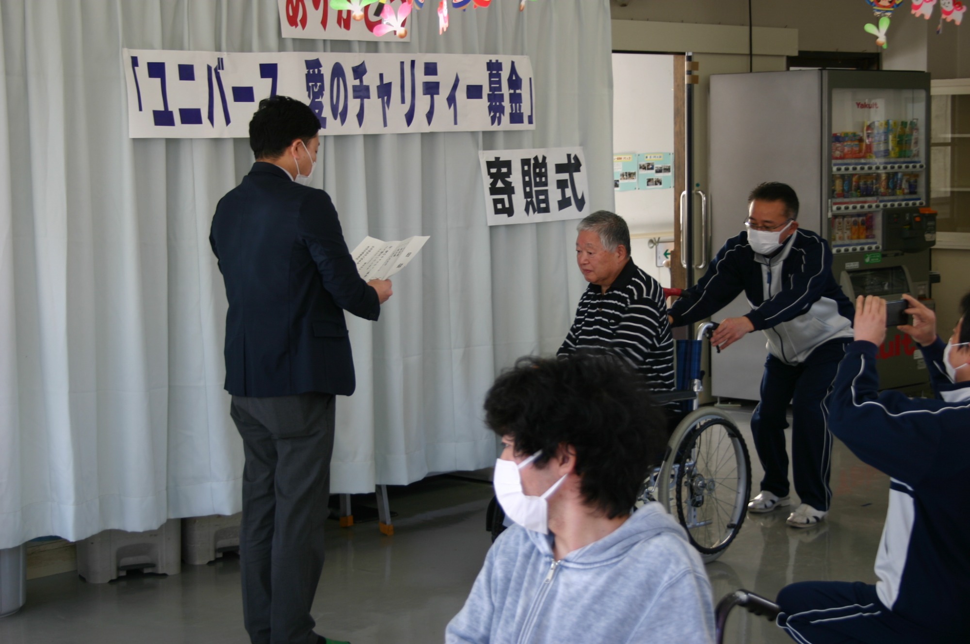 写真：中庭に菜園作り（R2.5.29）