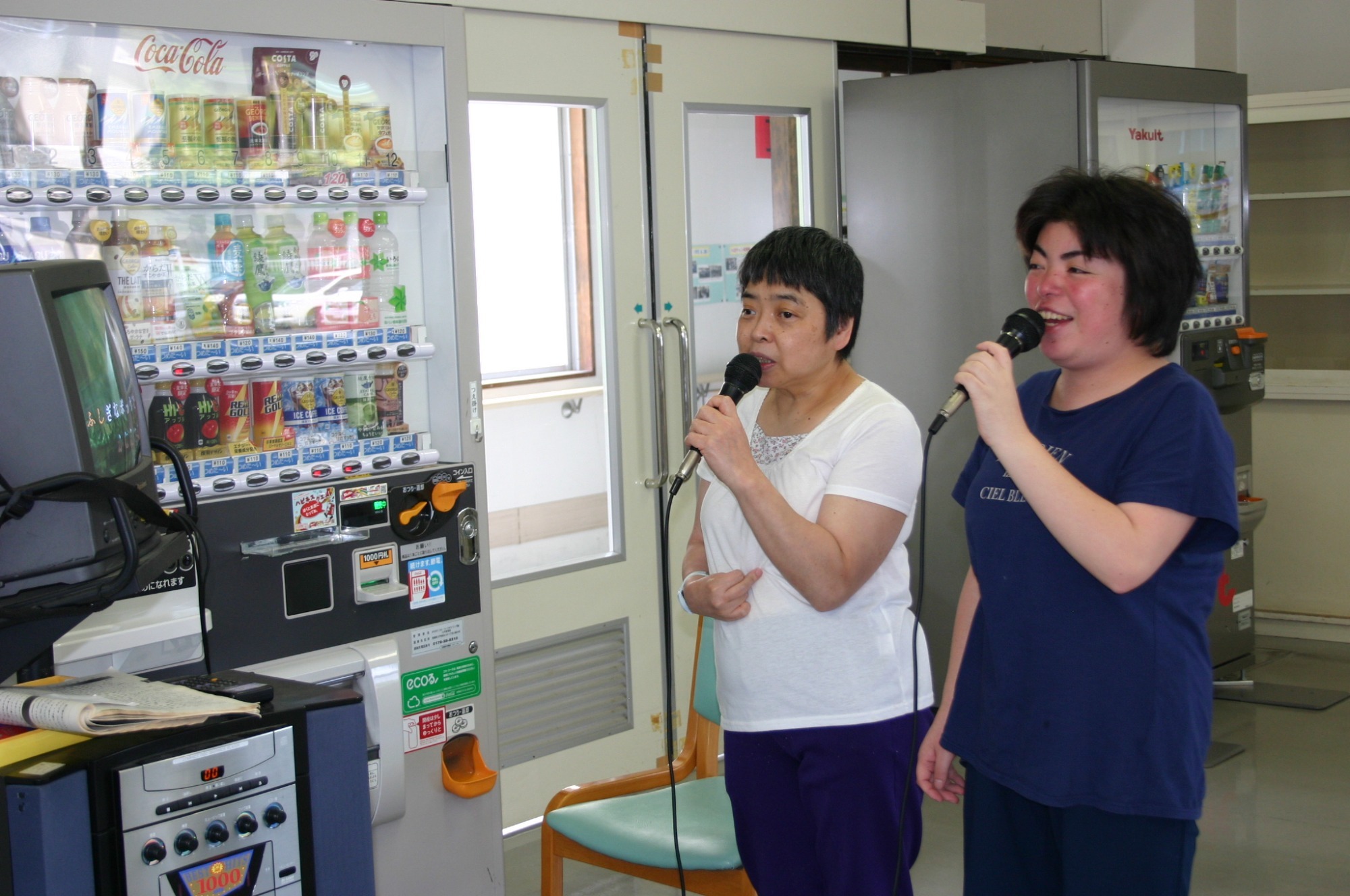 写真：中庭に菜園作り（R2.5.29）
