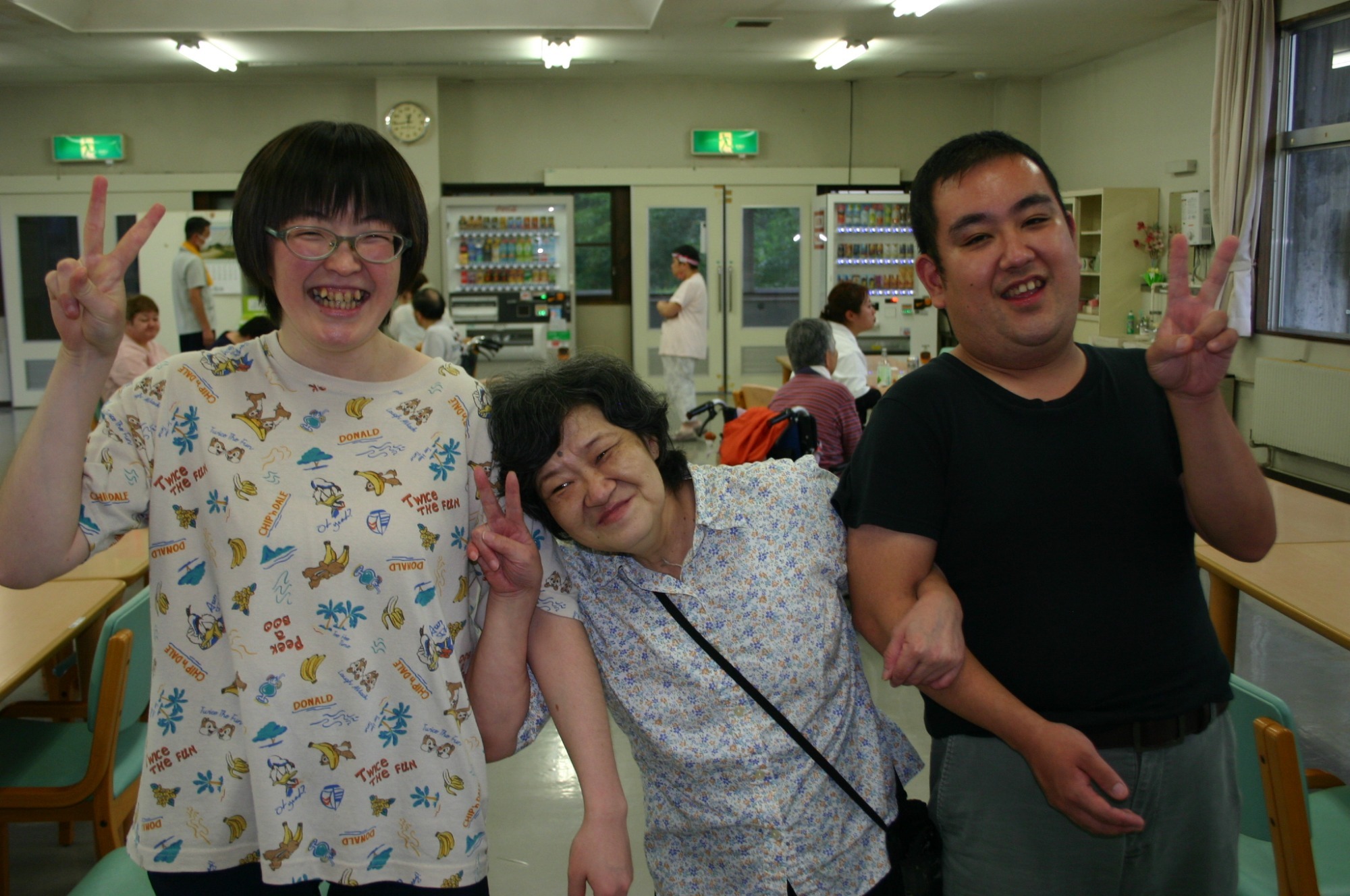 写真：中庭に菜園作り（R2.5.29）