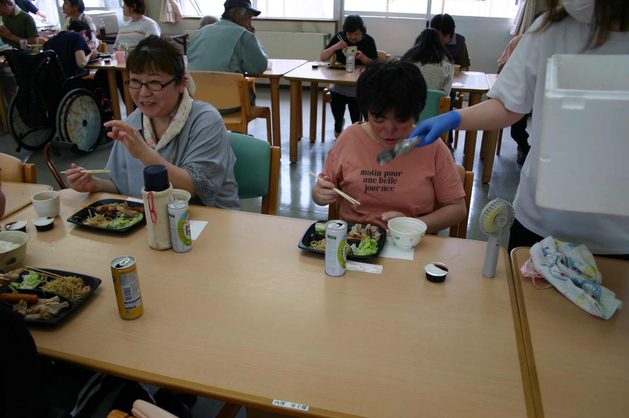 写真：中庭に菜園作り（R2.5.29）