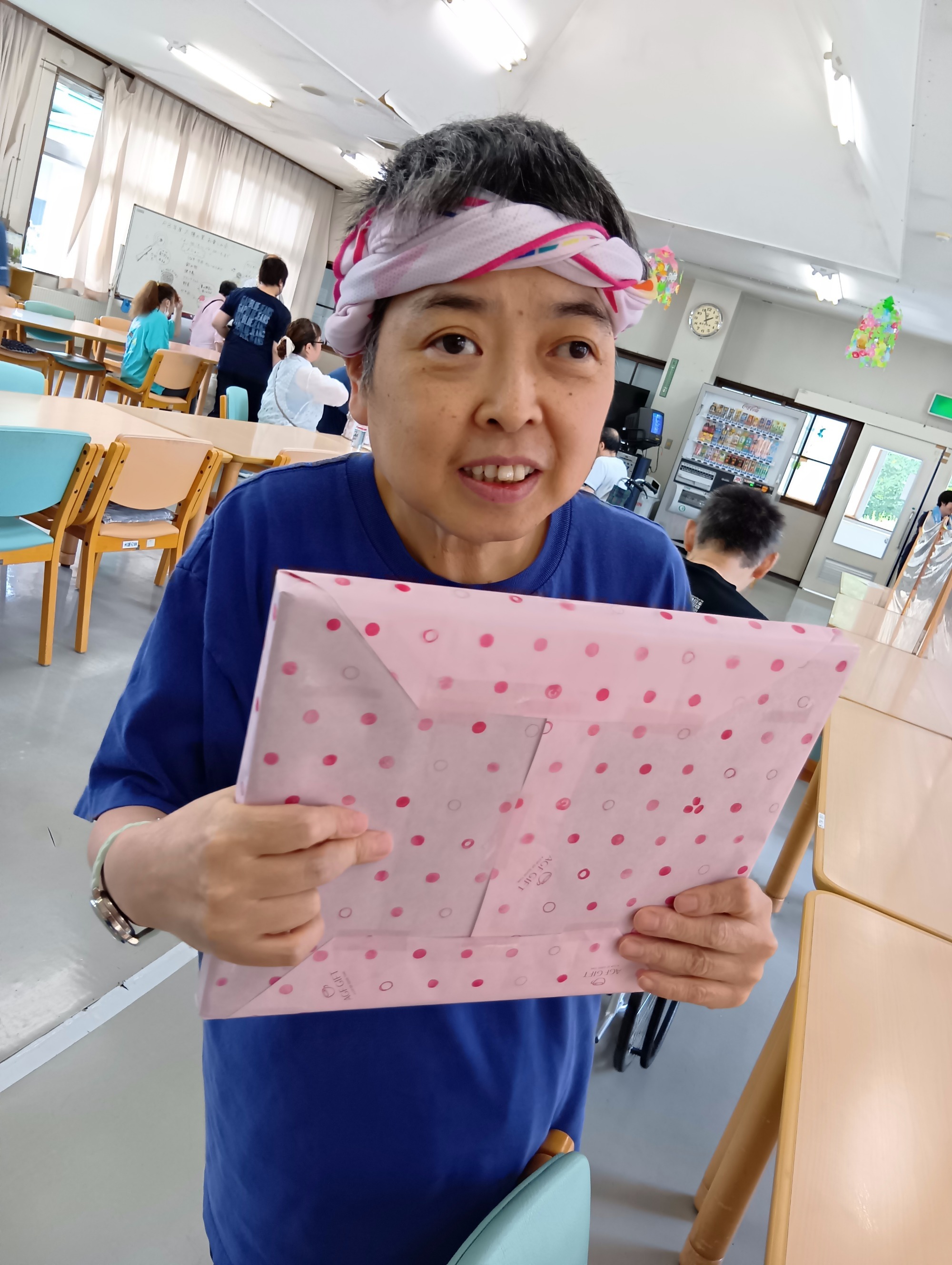 写真：中庭に菜園作り（R2.5.29）